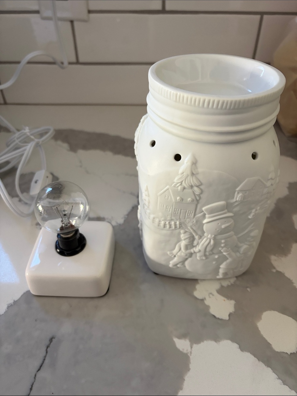 Scentsy ‘Let It Snow’ White Ceramic Snowman Christmas Mason Jar Warmer w/ Box - Picture 10 of 13